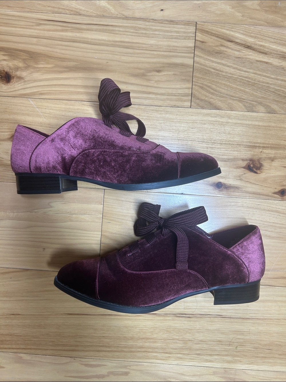 Nine West Burgundy Velvet Lace-Up Oxfords | Size 9.5 - Picture 4 of 7